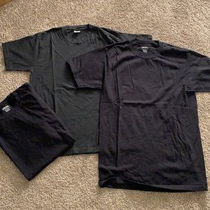 3 black crew neck T-shirts